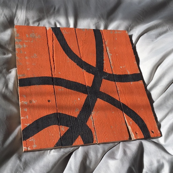 Hand painted basketball sign - Picture 2 of 5